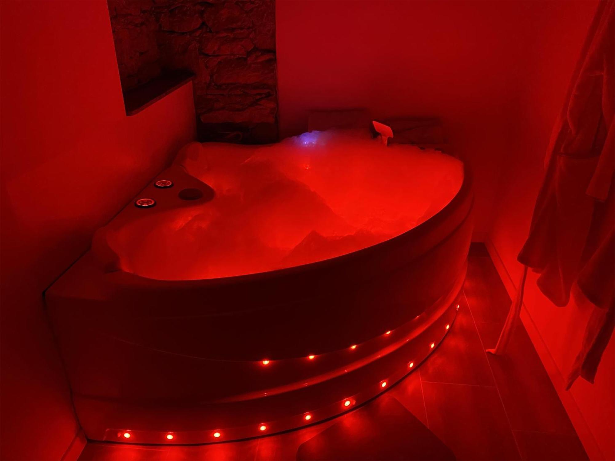 Love Room- Spa- Escale Amoureuse Puygaillard-de-Quercy Extérieur photo
